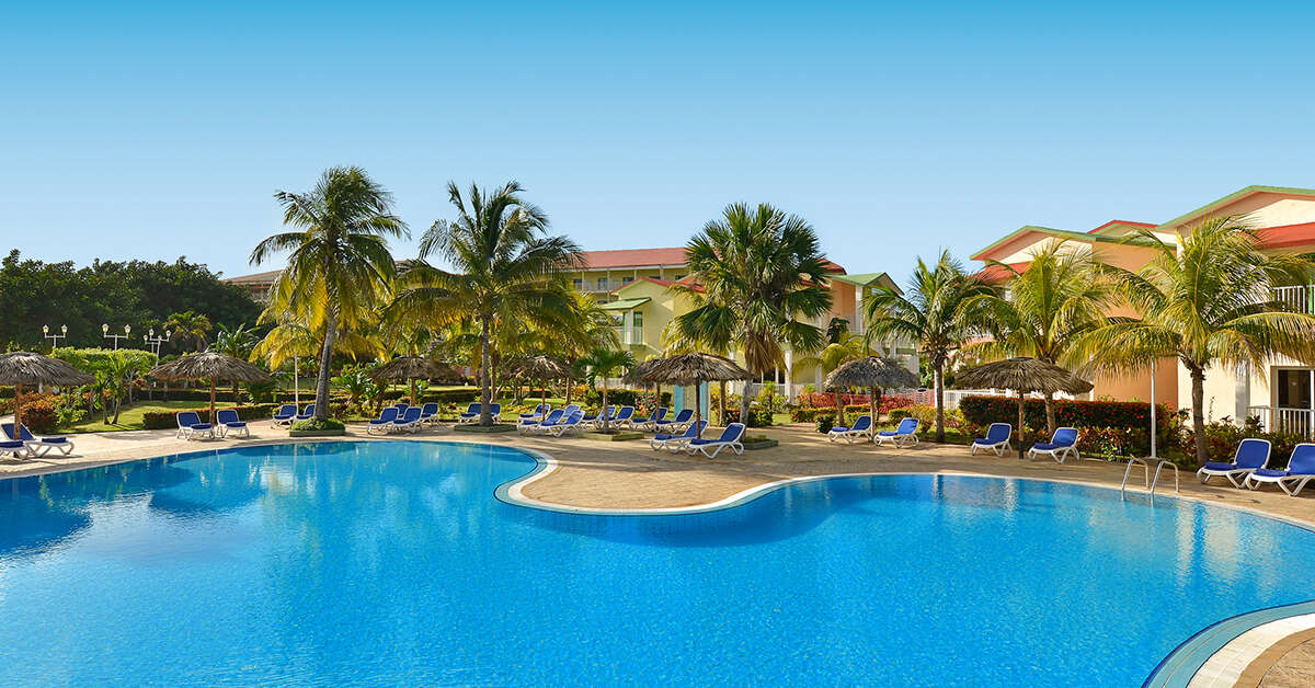 Ein Foto vom Pool im Iberostar Tainos