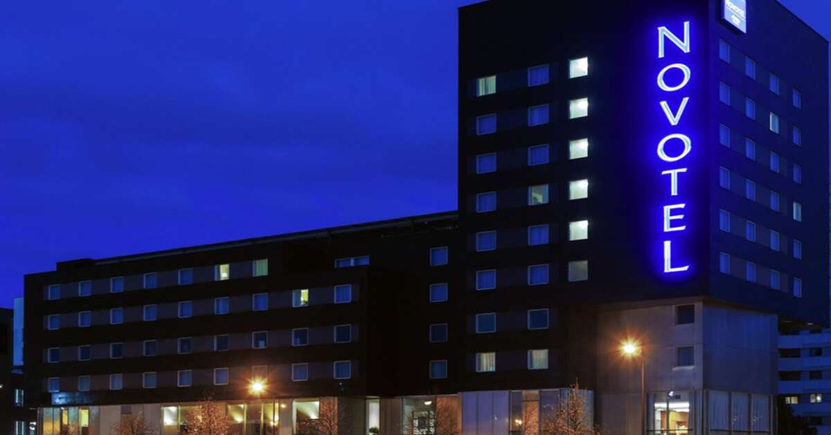 Een foto van de buitenkant van Novotel Paris 17