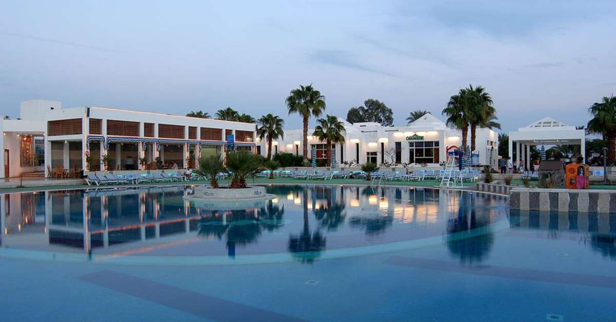 Een foto van het zwembad bij Maritim Jolie Ville Resort & Casino