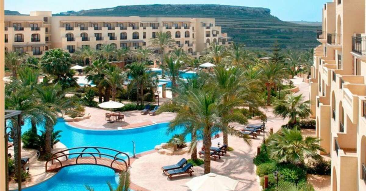 Een foto van het zwembad bij Kempinski San Lawrenz