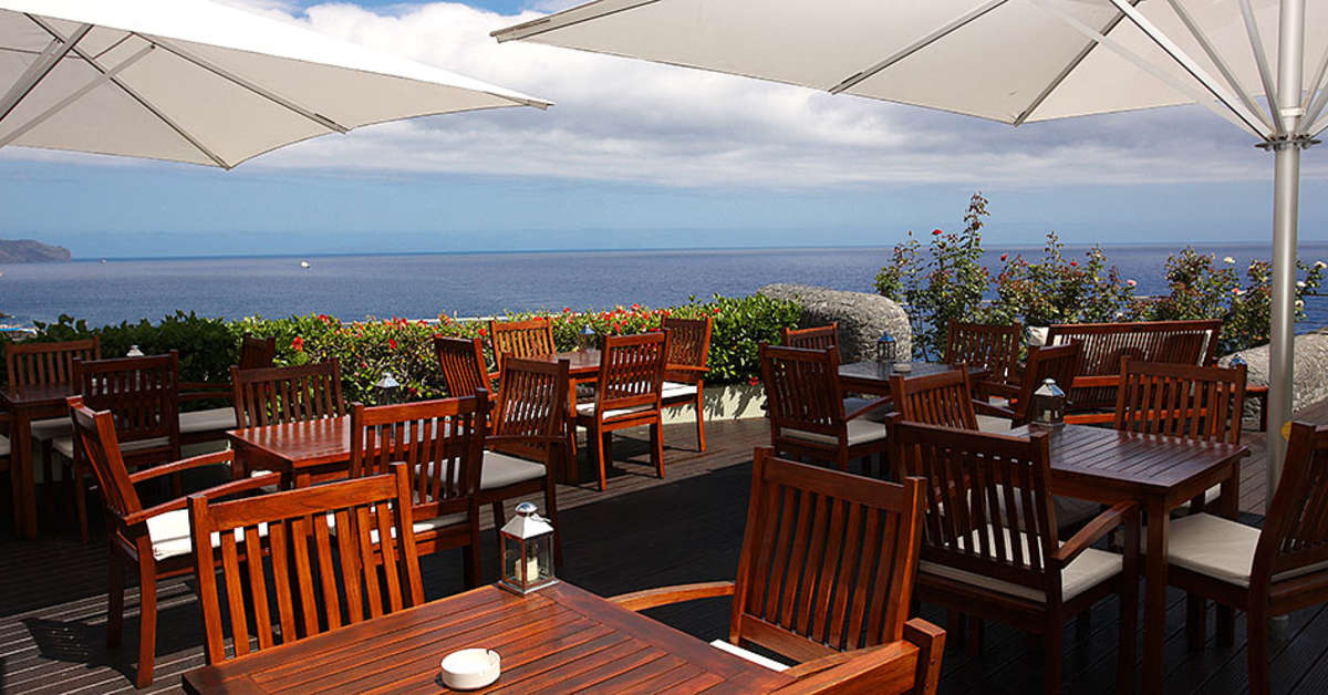Een foto van het terras bij Madeira Regency Cliff Hotel