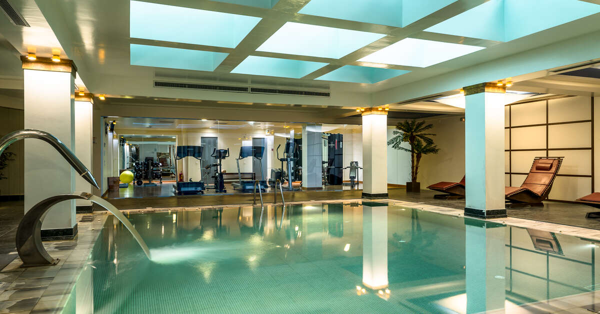 Een foto van het zwembad bij Apostolata Island Resort & Spa