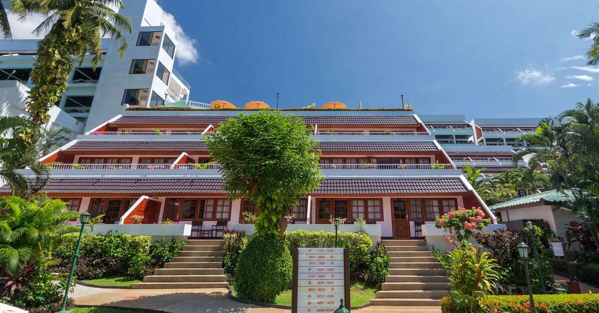 Een foto van de buitenkant van Best Western Phuket Ocean Resort