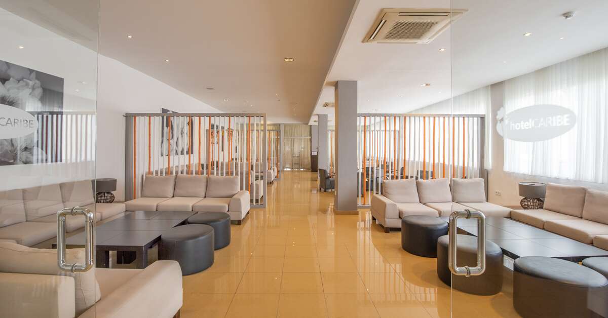 Een foto van het interieur van Suneo Caribe