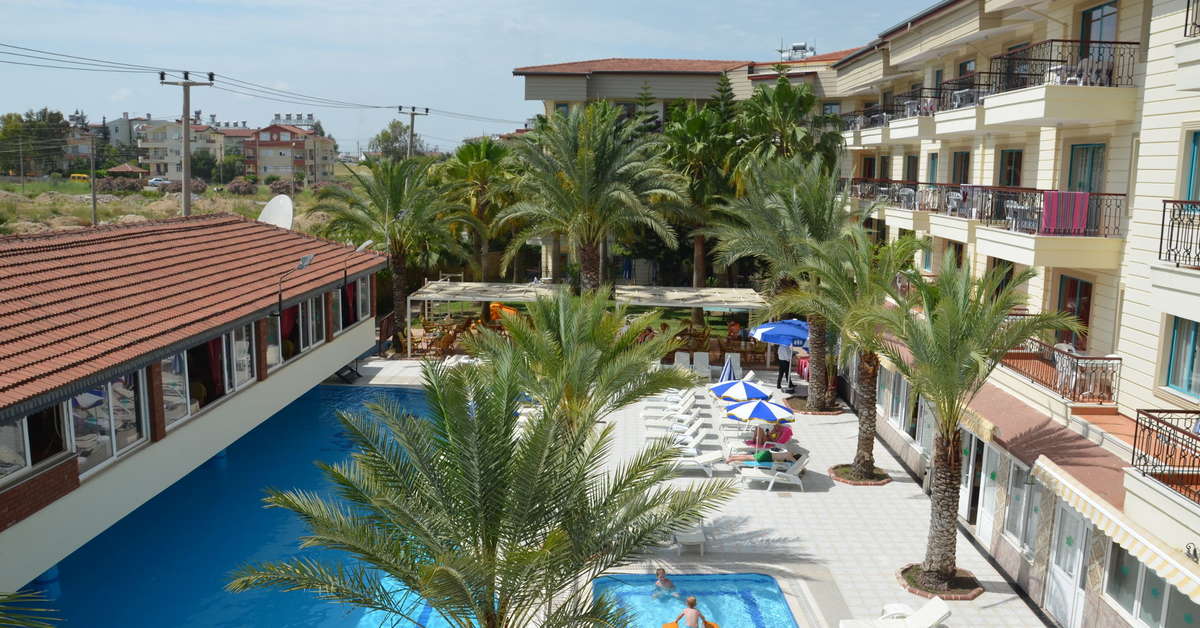 Een foto van het zwembad bij Cinar Family Suite Hotel