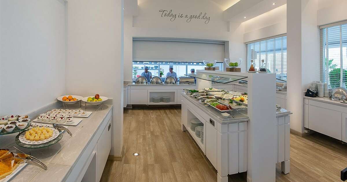 Ein Foto The Beachfront Hotel