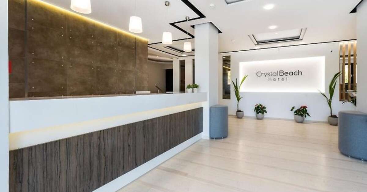 Een foto van het interieur van Crystal Beach Hotel