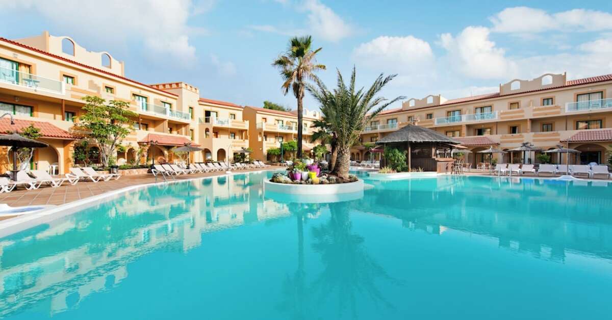 Een foto van het zwembad bij Elba Lucia Sport & Suite Hotel