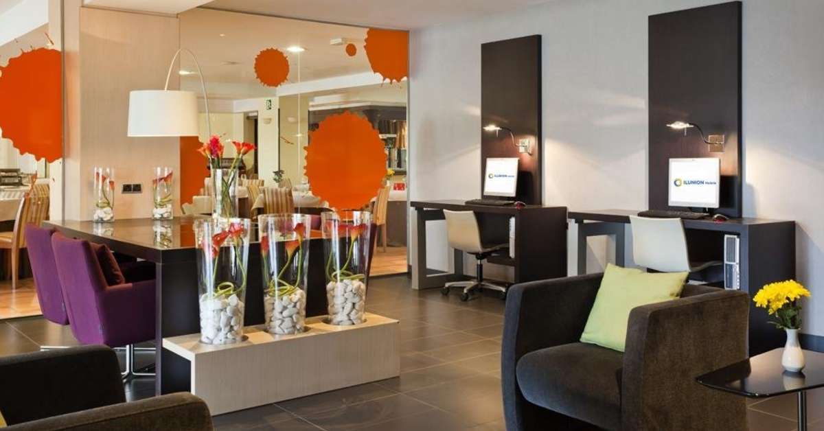 Een foto van het interieur van Hotel Ilunion Caleta Park