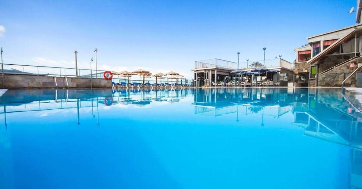 Een foto van het zwembad bij Montebello Servatur Appartementen