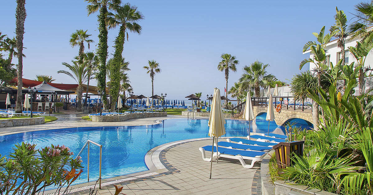 Een foto van het zwembad bij Hotel Lordos Beach