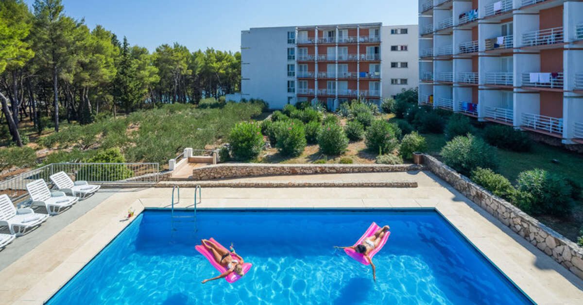 Een foto van het zwembad bij Hotel Hvar
