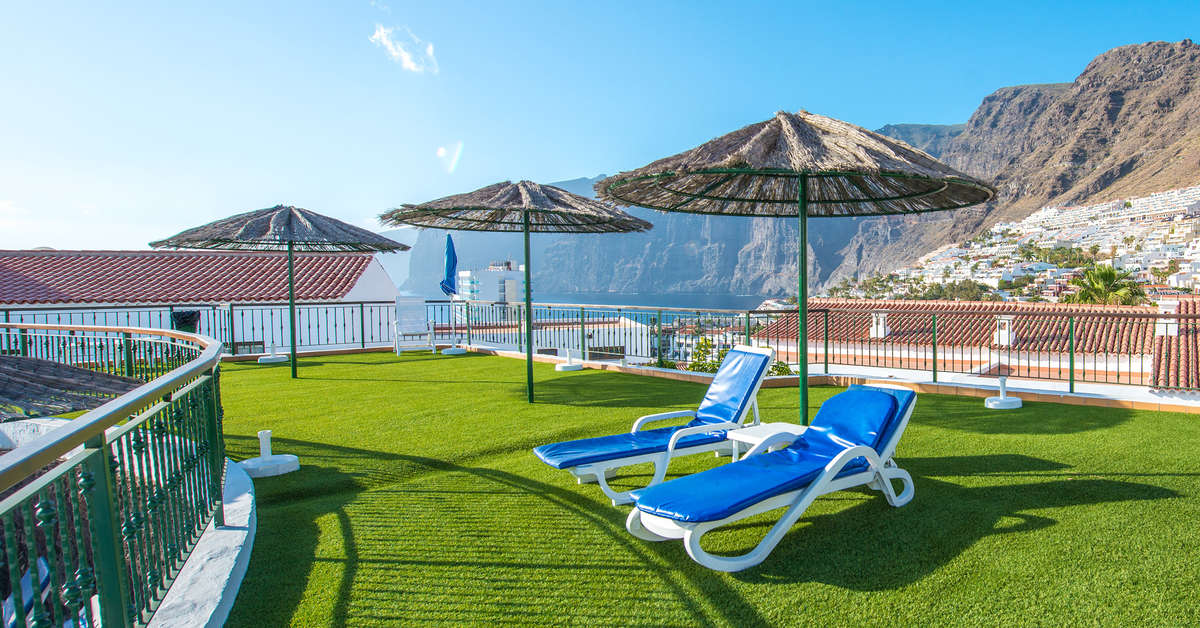 Een foto van het terras bij Ona Las Rosas Resort