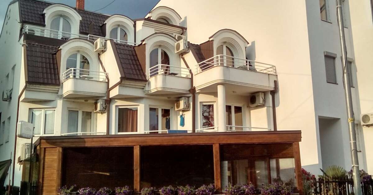 Een foto van de buitenkant van Villa Veron