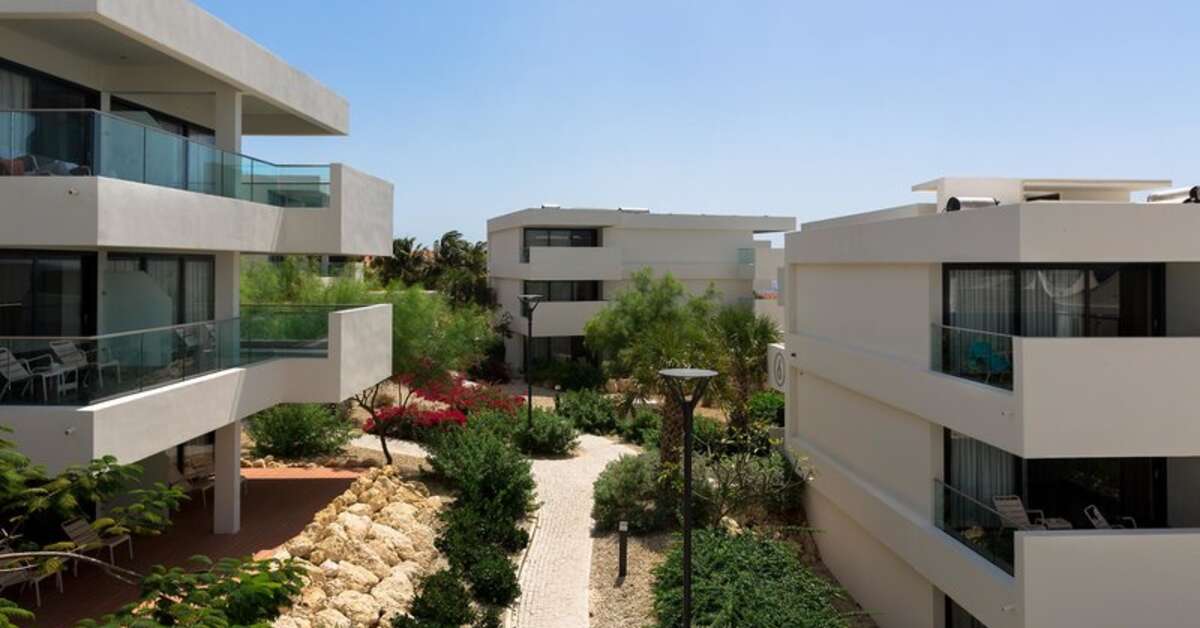 Een foto van de buitenkant van Papagayo Beach Hotel