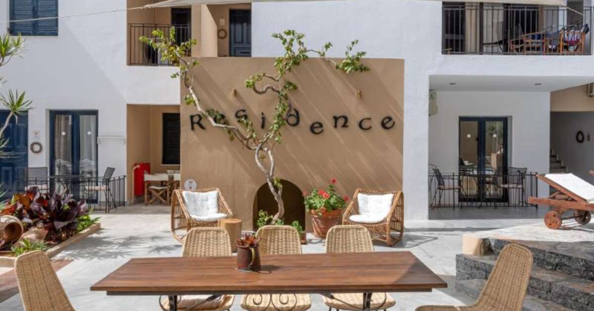 Ein Foto von der Terrasse im Nami Hotel & Suites