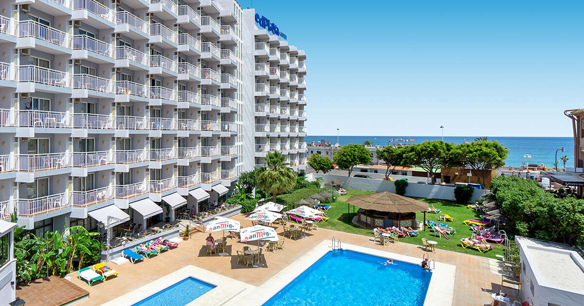 Een foto van het zwembad bij Hotel Alba Beach