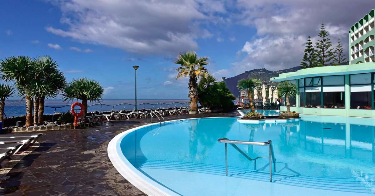 Een foto van het zwembad bij Pestana Ocean Bay