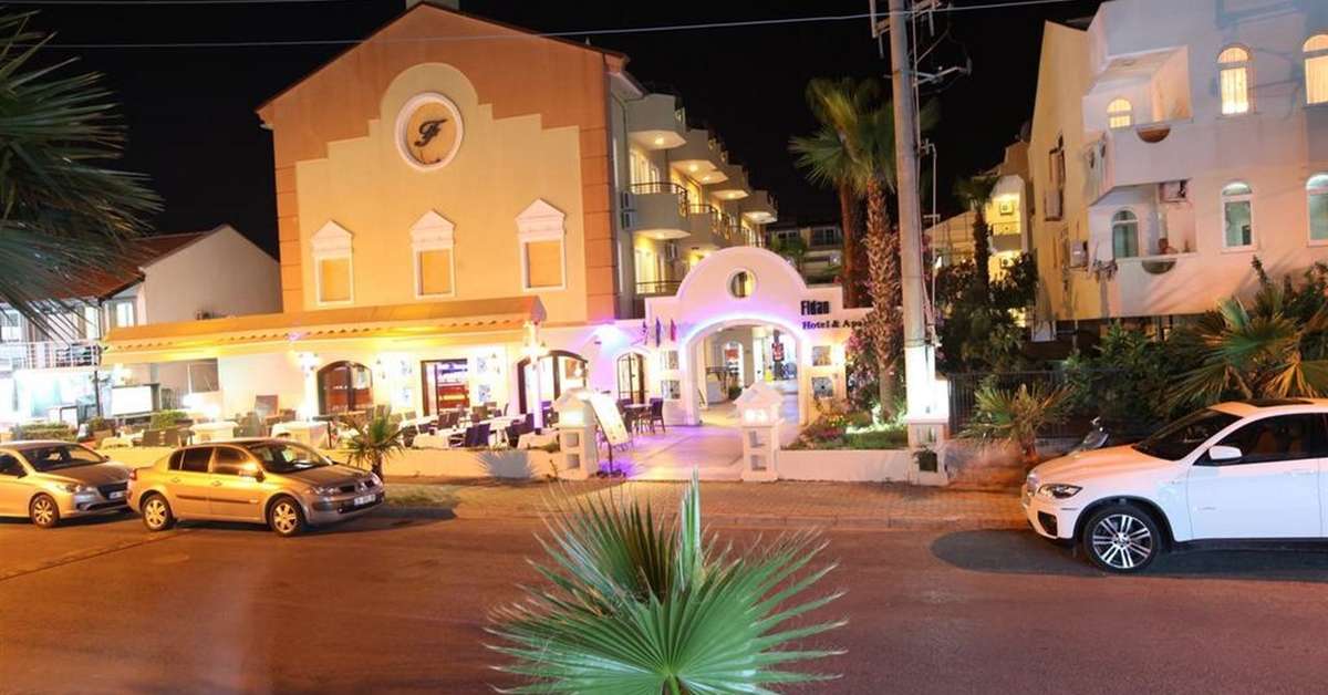 Een foto van de buitenkant van Fidan Hotel