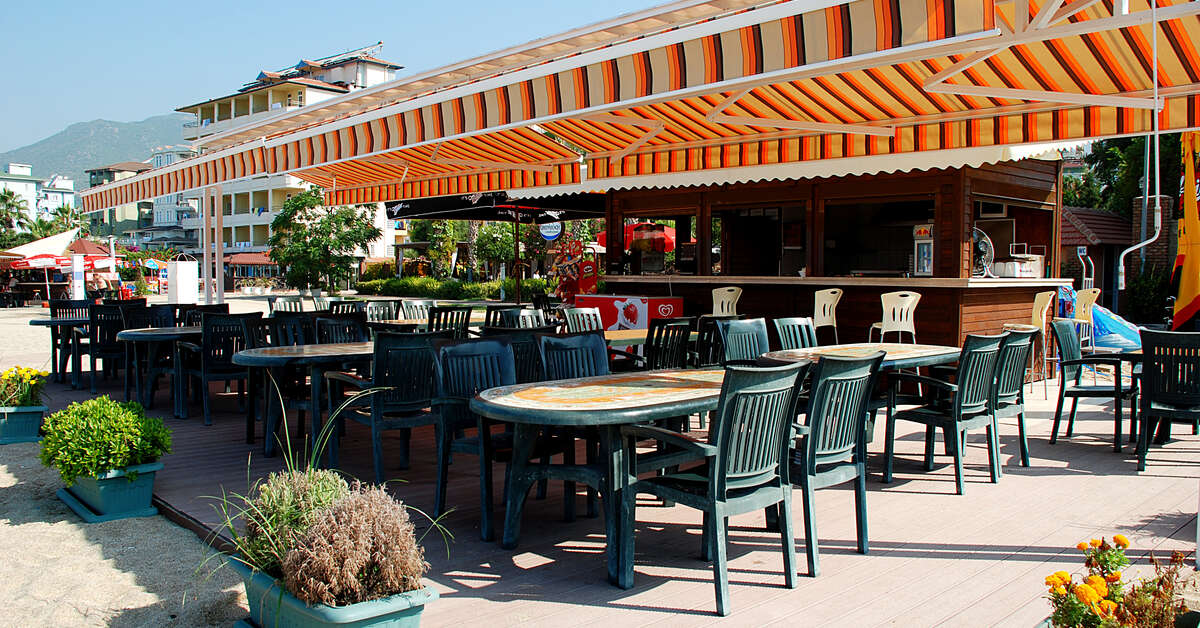 Een foto van het terras bij Hotel Grand Okan