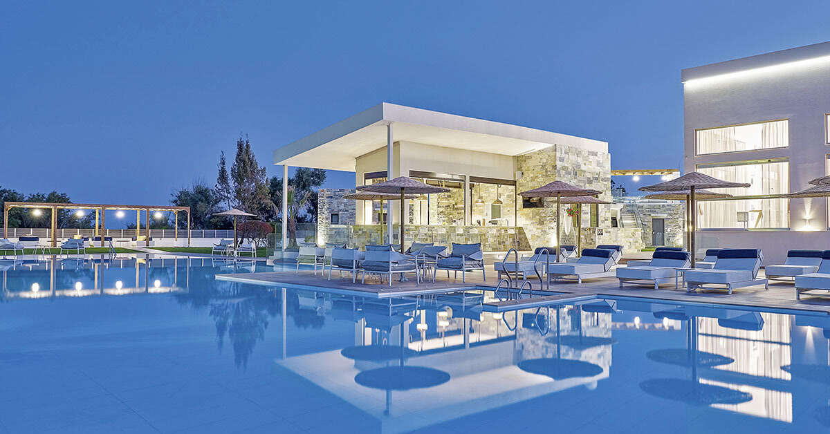 Ein Foto vom Pool im Golden Sun Resort & Spa