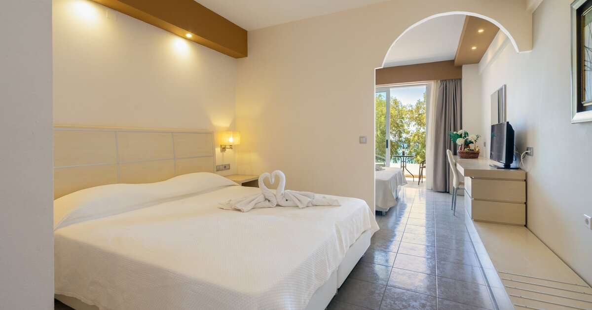 Een foto van Kamari Plus Hotel