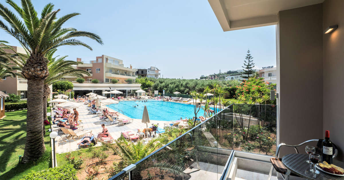 Een foto van het zwembad bij Atrion Resort Hotel & Appartementen