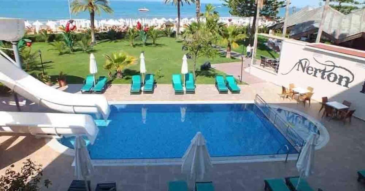 Ein Foto vom Pool im Hotel Nerton