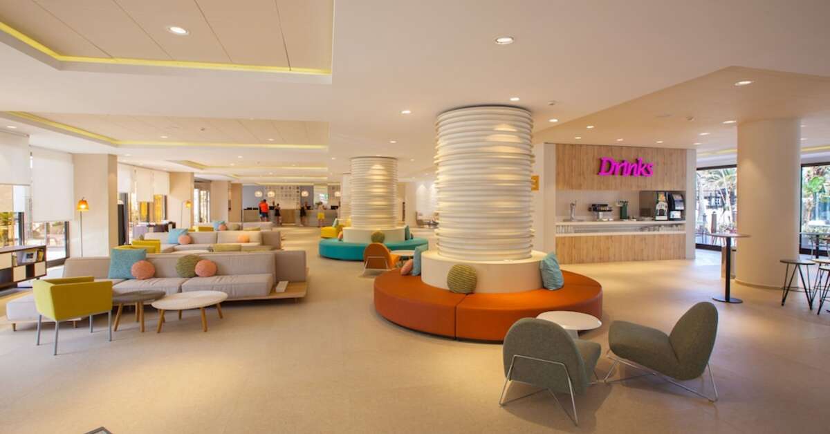 Een foto van het interieur van Abora Continental by Lopesan Hotels