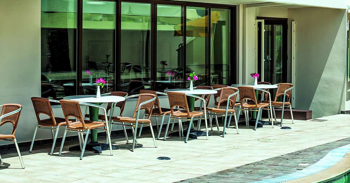 Ein Foto von der Terrasse im Elinotel Polis
