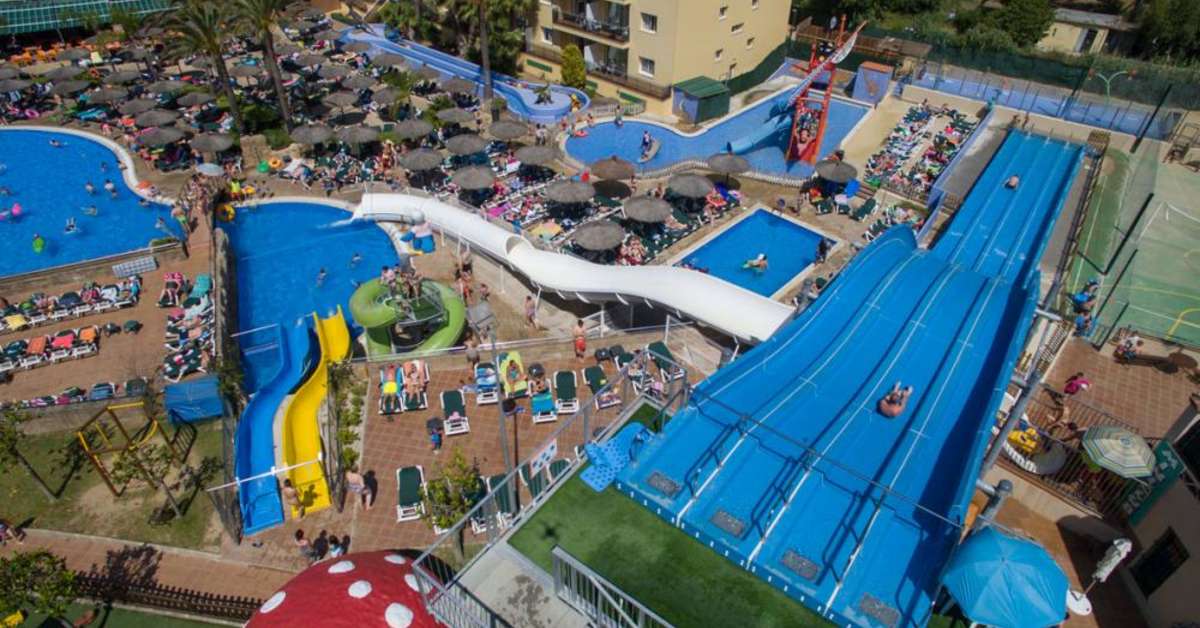 Een foto van het zwembad bij Rosamar Garden Resort