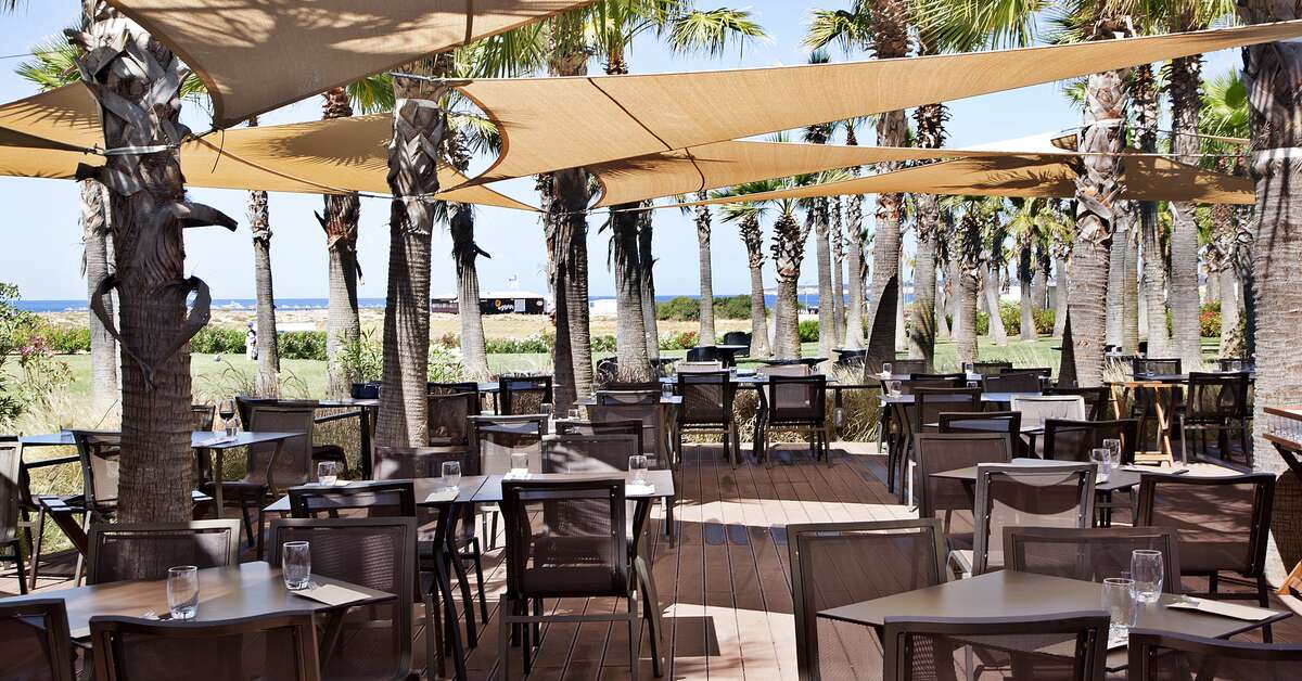 Een foto van het terras bij Wine & Books by the Sea Algarve Resort