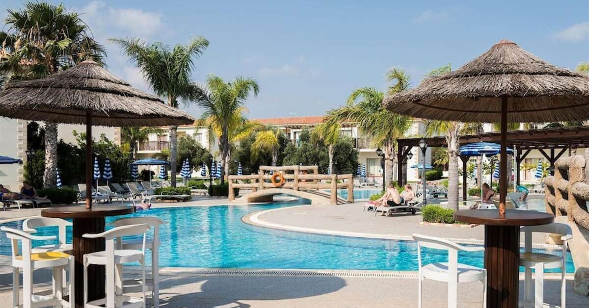Een foto van het zwembad bij Tsokkos Paradise Village