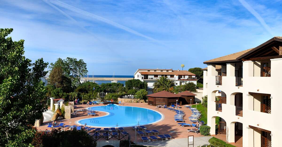 Een foto van het zwembad bij Cala della Torre Club Hotel