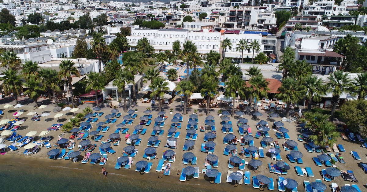 Een foto van het strand bij Nagi Beach Hotel