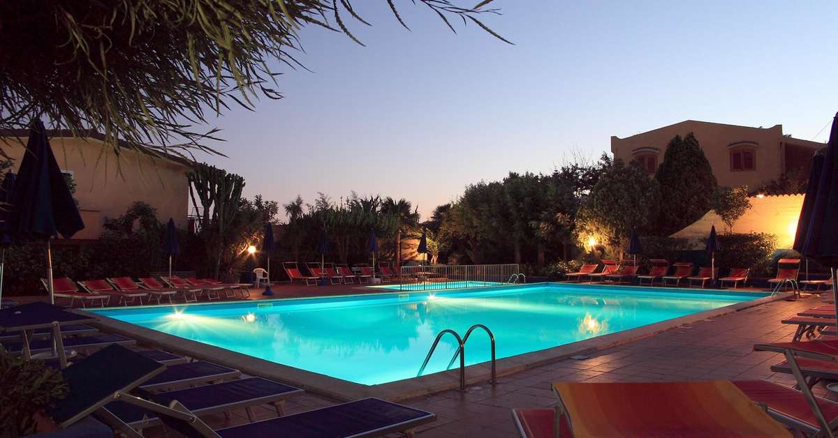 Ein Foto vom Pool im Hotel Grotticelle