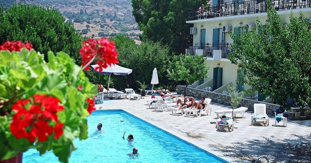 Een foto van het zwembad bij Hotel Theofilos Classic