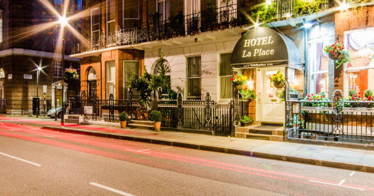 Een foto van La Place Hotel