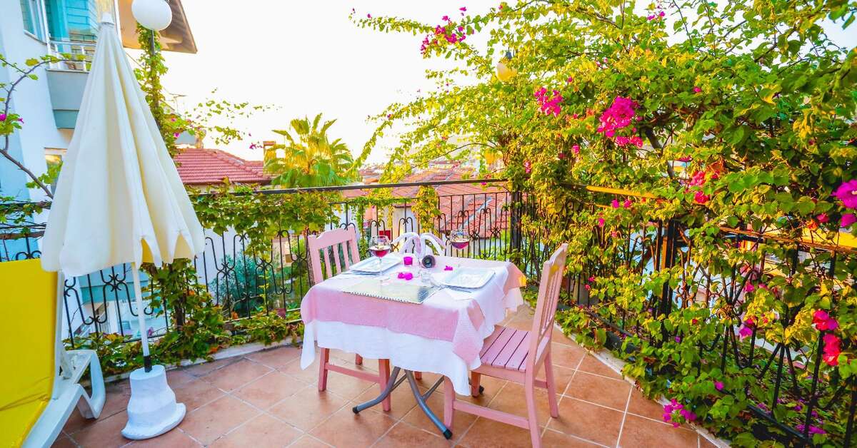 Een foto van het terras bij Villa Sonata