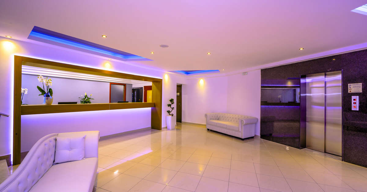 Een foto van het interieur van Oceanis Park Hotel