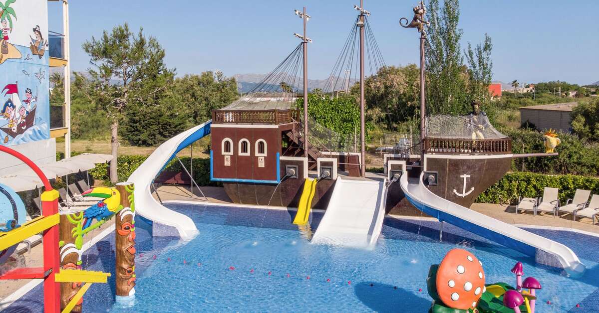 Een foto van het zwembad bij Hotel Zafiro Tropic