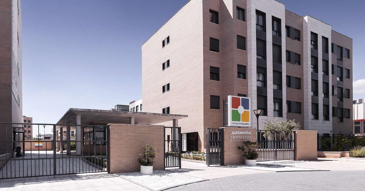 Een foto van de buitenkant van Aparthotel Compostela Suites