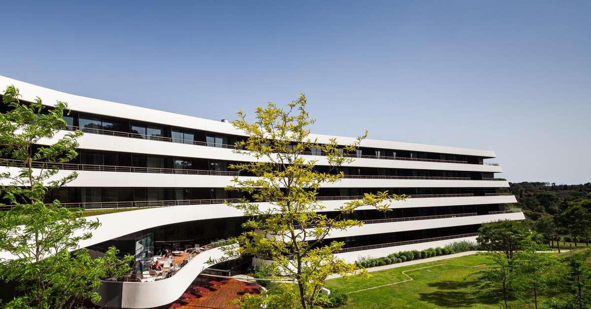 Een foto van de buitenkant van Hotel Lone