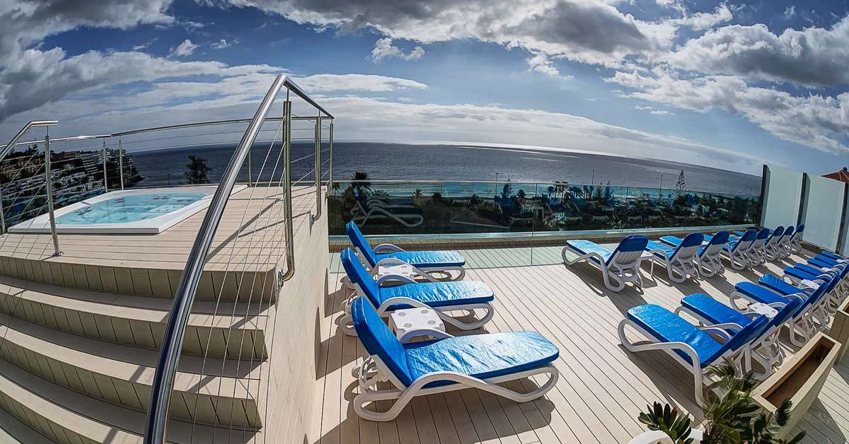 Een foto van het terras bij Bull Hotel Costa Canaria & Spa