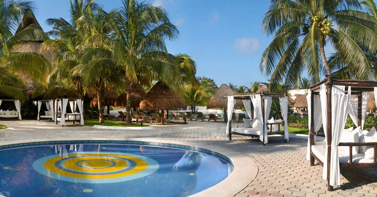 Ein Foto vom Pool im Catalonia Royal Tulum