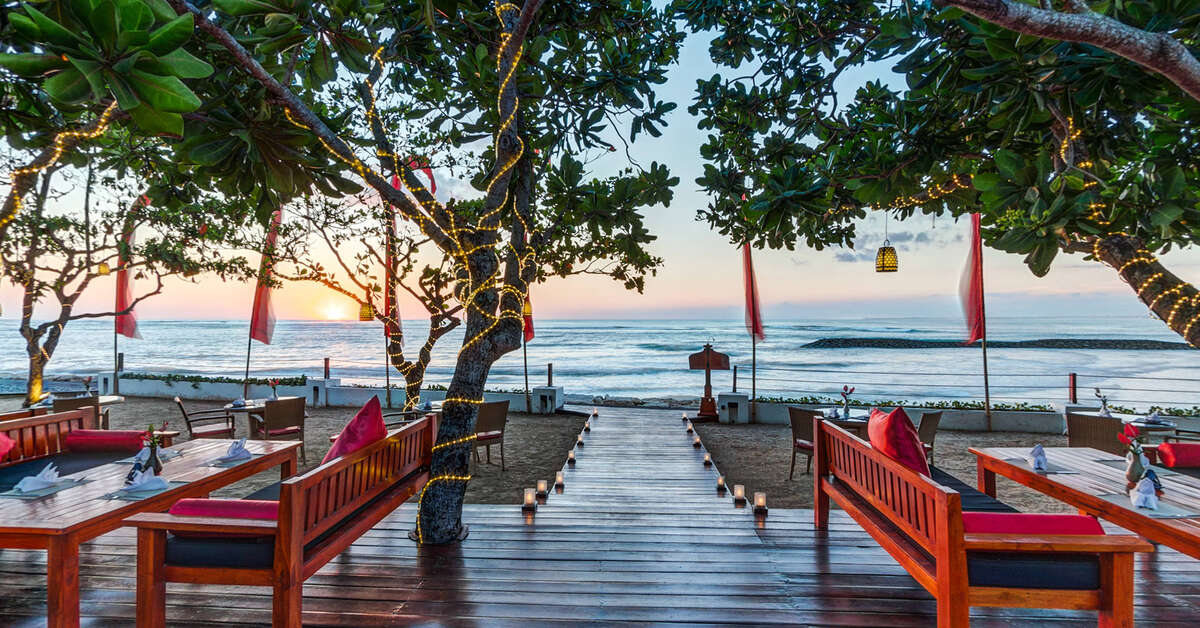 Een foto van het terras bij Discovery Kartika Plaza Hotel