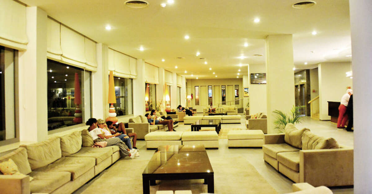 Een foto van het interieur van Hotel Club Tropicana & Spa