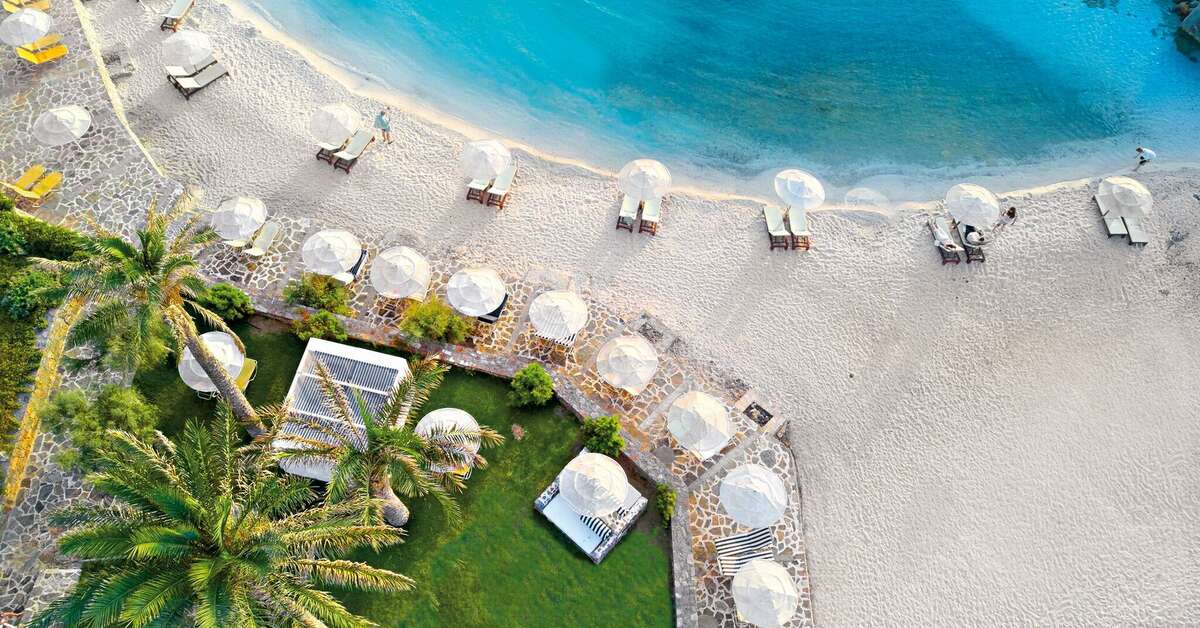 Een foto van het strand bij Minos Imperial Luxury Beach Resort & Spa