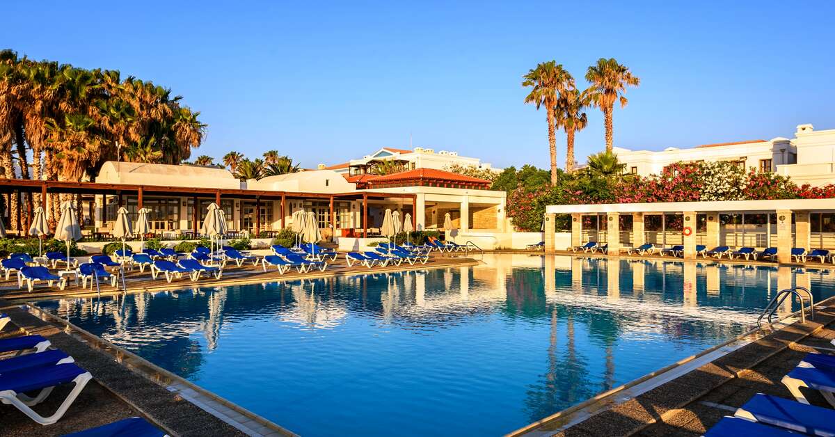 Een foto van het zwembad bij Annabelle Beach Resort