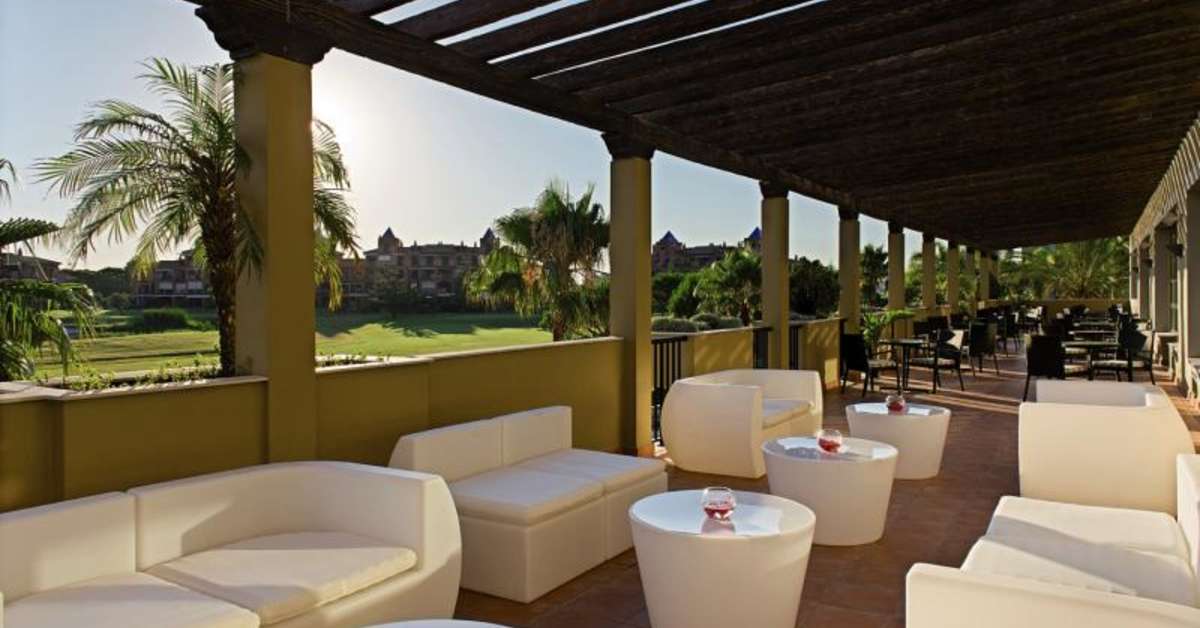 Een foto van het terras bij Elba Costa Ballena Beach & Thalasso Resort